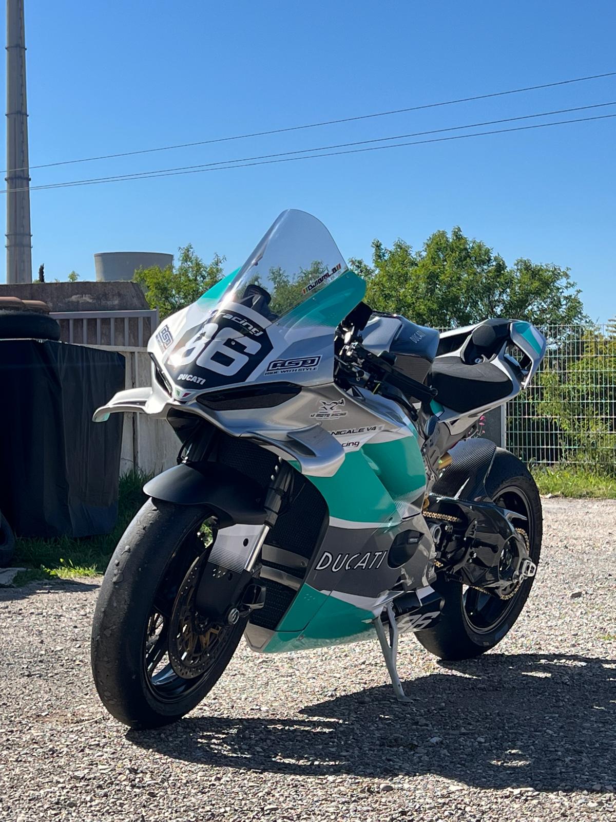 Panigale V4 n°86, vue de la décoration ASD et du poly Ducati