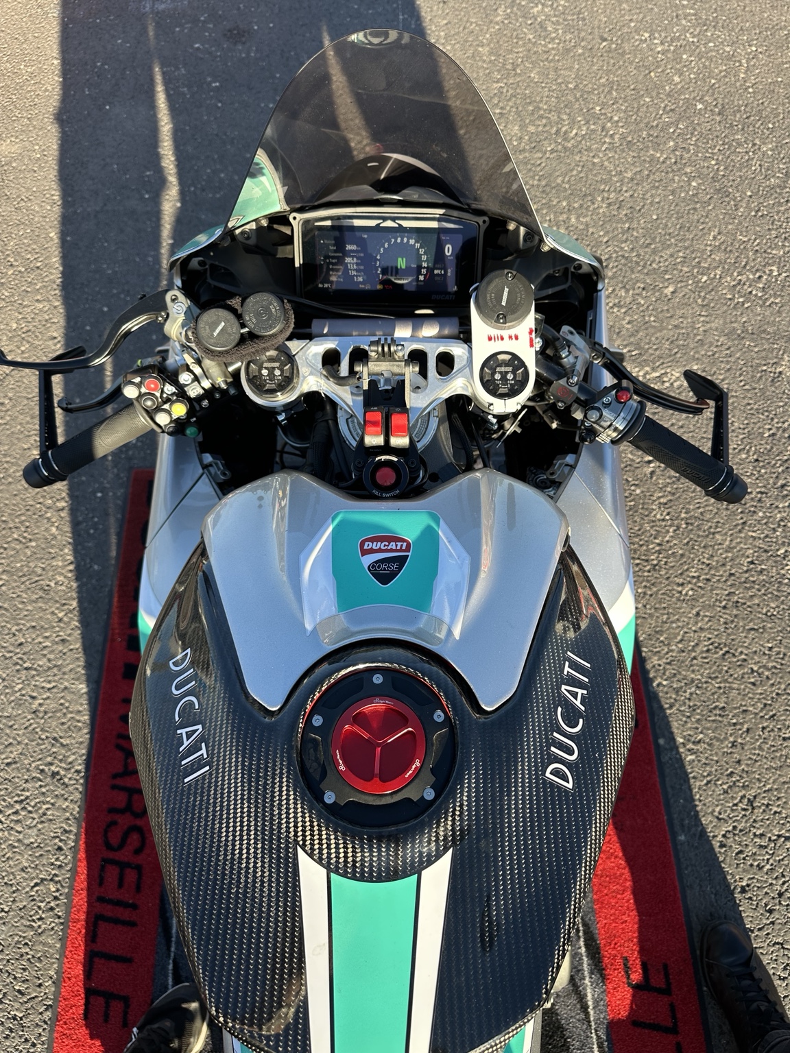 Poste de pilotage et réservoir de la Panigale V4 n°86