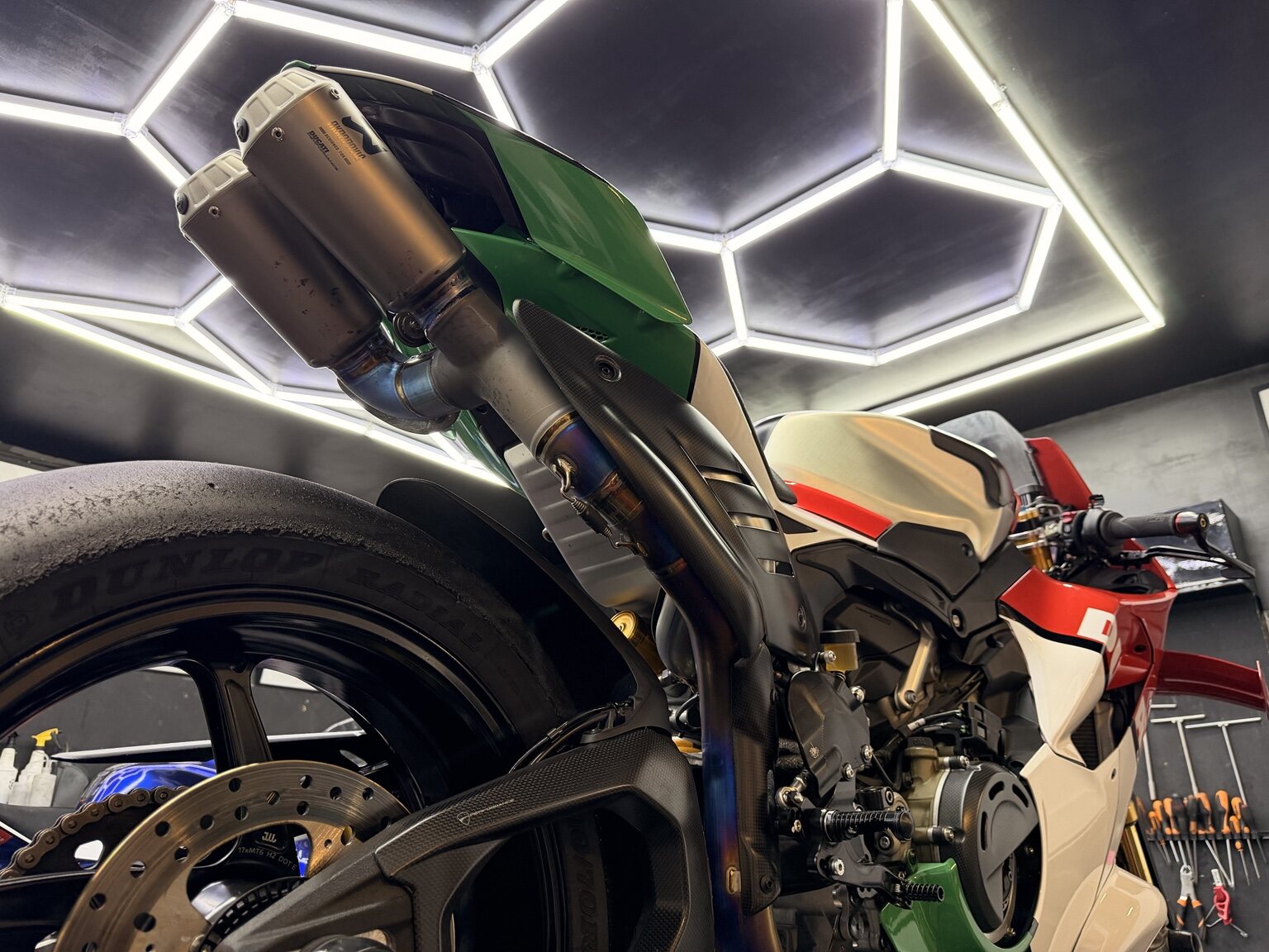 Détail d’une ligne d’échappement Ducati